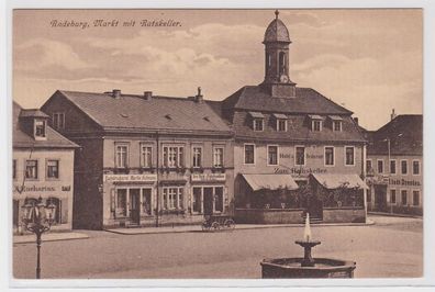 90143 Ak Radeburg Markt mit Ratskeller und Geschäften um 1930