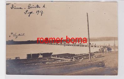 85346 Foto Ak Behelfsbrücke über die Düna bei Riga September 1917