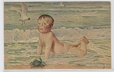 71225 Künstler Feldpost Ak nacktess Kleinkind am Strand mit Krabbe und Möwe 1918
