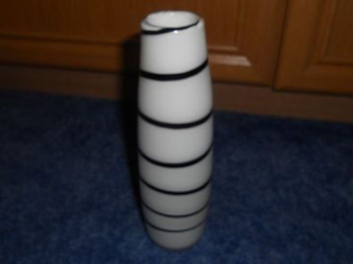 sehr schöne Vase--weiß / schwarz - spiralförmiges Muster