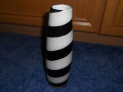 sehr schöne Vase--weiß / schwarz - spiralförmige breite Streifen