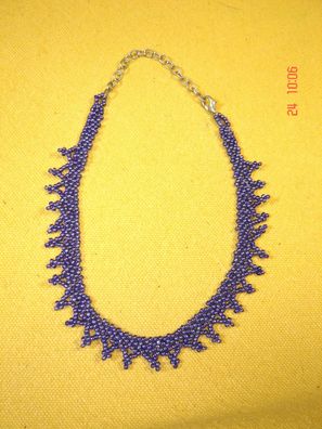 Halskette Rocaille Perlen lila schimmernd ca 38 cm Z p