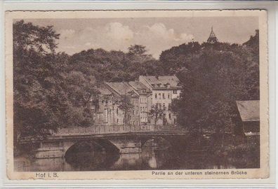 49055 Ak Hof in Bayern Partie an der unteren steinernen Brücke um 1920