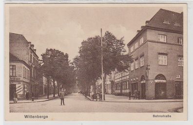 69091 Ak Wittenberge Bahnstrasse mit Geschäften um 1920