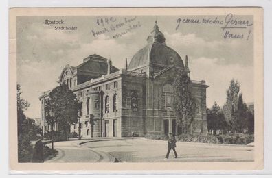 83014 Ak Rostock - Blick auf das Stadttheater 1924