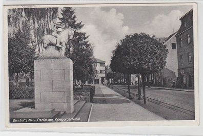 46704 Ak Bendorf am Rhein Partie am Kriegerdenkmal 1953