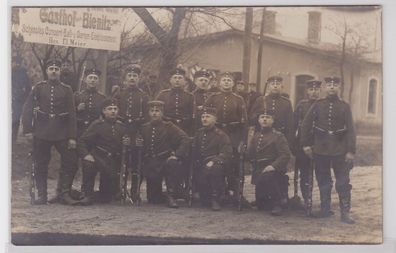 87353 Foto AK Soldaten in Uniform vorm Gasthof zum Bienitz Concert-Ball 1913