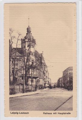 86598 Ak Leipzig Leutzsch Rathaus mit Hauptstrasse um 1930