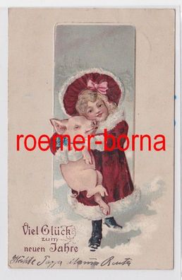 84830 geprägte Ak Viel Glück zum neuen Jahre - Mädchen mit Glückschwein um 1900