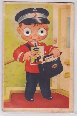 92491 mechanische Ak Postbote mit Tasche und Mütze wirft Postkarte ein 1953
