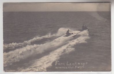 19434 Foto Ak Fern Lenkboot in vorcierter Fahrt um 1910