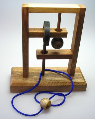 Verflixter Rahmen - Schnurpuzzle - Logikspiel aus Holz mit stabilem Fuß