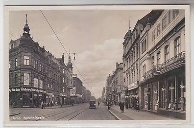 56333 Ak Herne Bahnhofstrasse mit Geschäften 1937