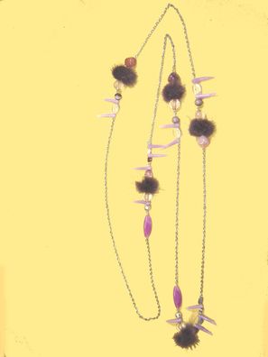 lange Halskette ca 150 cm feine Gliederkette mit Perlen Fellpüschel lila Z p