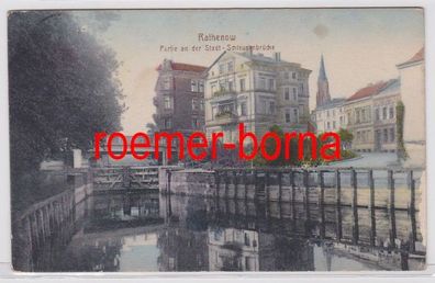 82444 Ak Rathenow Partie an der Stadt Schleusenbrücke um 1920