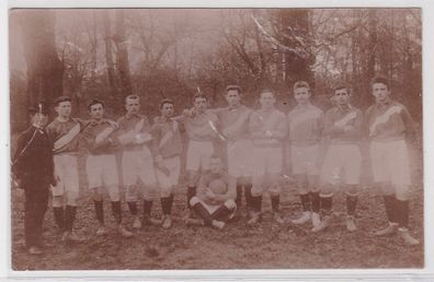 82915 Foto Ak Fussballmannschaft um 1910