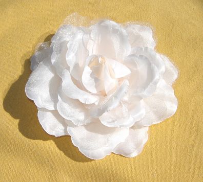 große Ansteckblüte Rose 15cm in Farbe weiß rose Ansteckblume Brosche od Haarclip p