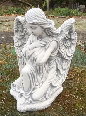 Engel kniend Arme überkreuzt Grabengel Grabschmuck Steinguss Steinfigur Figur