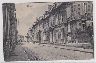 65187 Feldpost Ak Noyon in Frankreich Strassenansicht 1919