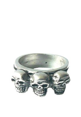 Silberner Ring mit Totenköpfen