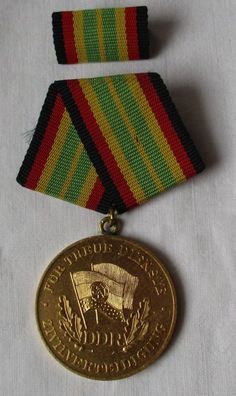 DDR Medaille treue Dienste in der Zivilverteidigung in Gold 274 b (134082)