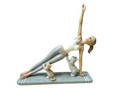 Dekofigur Frau in Yoga Pose mit Katzen 20x22cm Arm oben Skulptur Figur Yogafigur