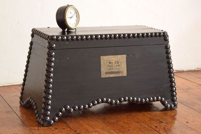 große Kiste mit Deckel Antik Alt Schwarz Holz Vintage Art Deco Box Calcutta