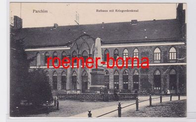 81601 Ak Parchim Rathaus mit Kriegerdenkmal 1911
