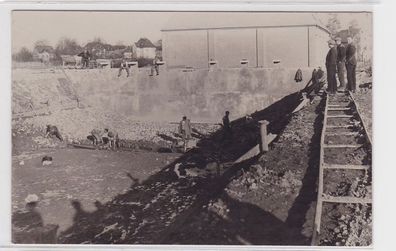 87443 AK Schwimmbad Bau in Gornau, Ausheben und plattieren des Beckens Okt. 1931