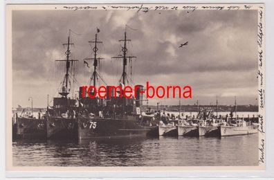 85330 Foto Ak Torpedoboote im Hafen Kiel 1937