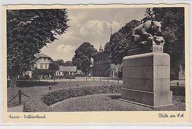 50061 Feldpost Ak Esens Ostfriesland Platz mit Denkmal 1940