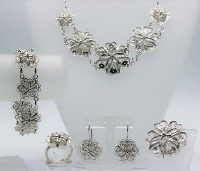 5-teilige Set (Collier, Armband, Ring, Ohrringe, Brosche) aus 950er Silber