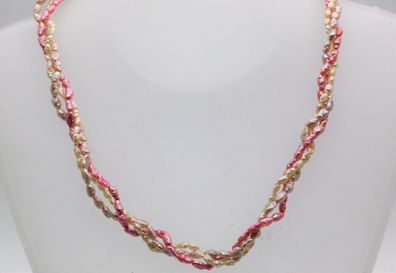 Halskette aus dreifarbigen Süßwasserperlen mit Verschluss aus Tombak