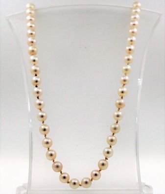 Perlenkette mit Verschluss aus Weißgold und Saphiren