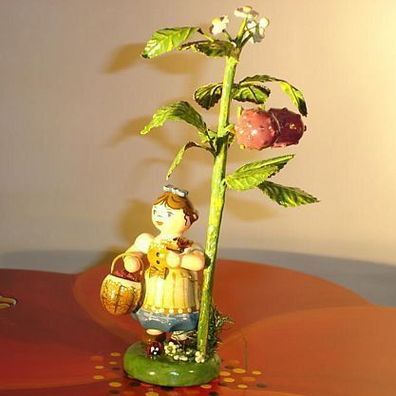 Herbstkind mit Himbeere