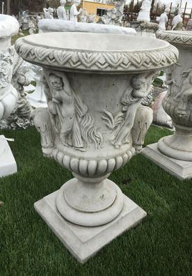 Amphore Vase mit Figuren 56cm grau Englischer Steinguss Pflanzgefäß frostfest