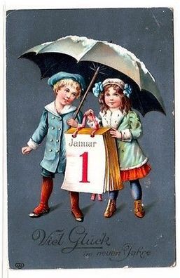 65002 geprägte Ak Neujahr Viel Glück im neuen Jahre: Kinder mit Kalender 1913