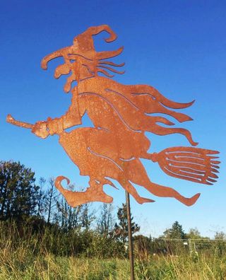 Alte Hexe fliegend Hexen 46x50 cm Rost Edelrost Metall Figur Gartenstecker