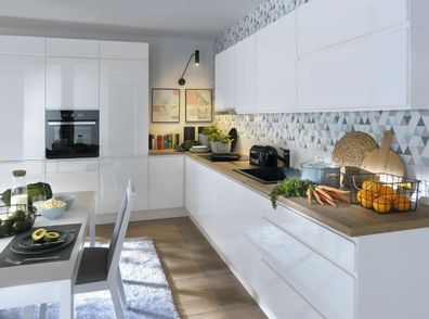 Küche, Schränke, Küchenzeile erweiterbar Weiss Glanz lackiert Griffleisten