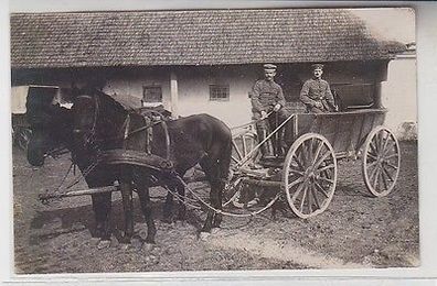 49466 Foto Ak 2 Husaren mit Pferdegespann im 1. Weltkrieg