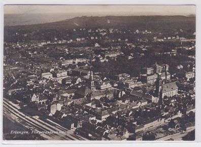 11986 AK Erlangen - Fliegeraufnahme mit Rathaus und Kirche 1931