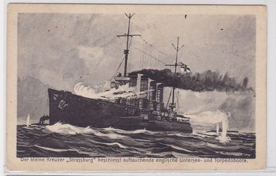 81463 Ak der kleine Kreuzer 'Strassburg' beschießt englische U-Boote um 1915