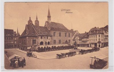 91019 AK Göttingen - Rathaus davor Markthändler & Kutschen 1911