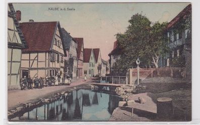 91134 AK Kalbe a.d. Saale - Straßenansicht mit Flusslauf daneben 1914