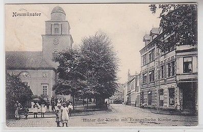 66448 Ak Neumünster hinter der Kirche mit evangelische Kirche 1907