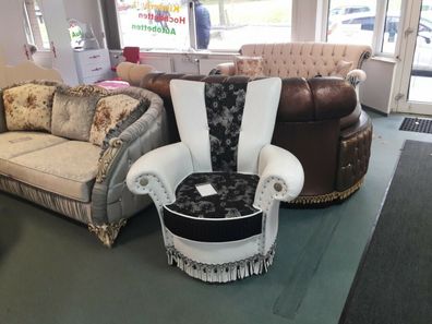 Sessel Una in Schwarz Weiss Chesterfield design