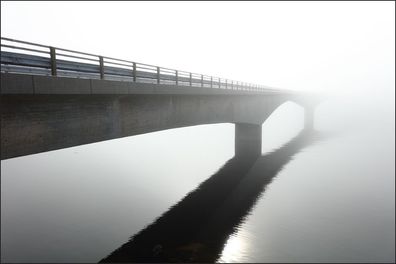 Muralo VLIES Fototapeten Tapeten XXL Brücke im Nebel Beton Fluss 1178