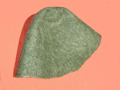 Hutstumpen Wolle grün m silber glitzernden Haaren 110gr Ü 48cm Rd 82cm Stu436
