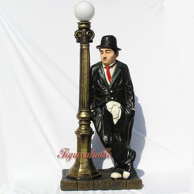 Charlie Chaplin Leuchte Lampe Stan Olli an Laterne Arm in Arm Figur Lampe Statue Deko
