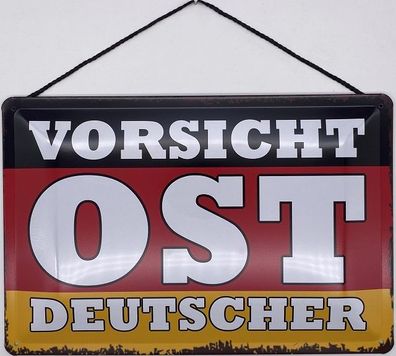Blechschild mit Kordel 30 X 20 cm Spruch: Vorsicht Ost Deutscher
